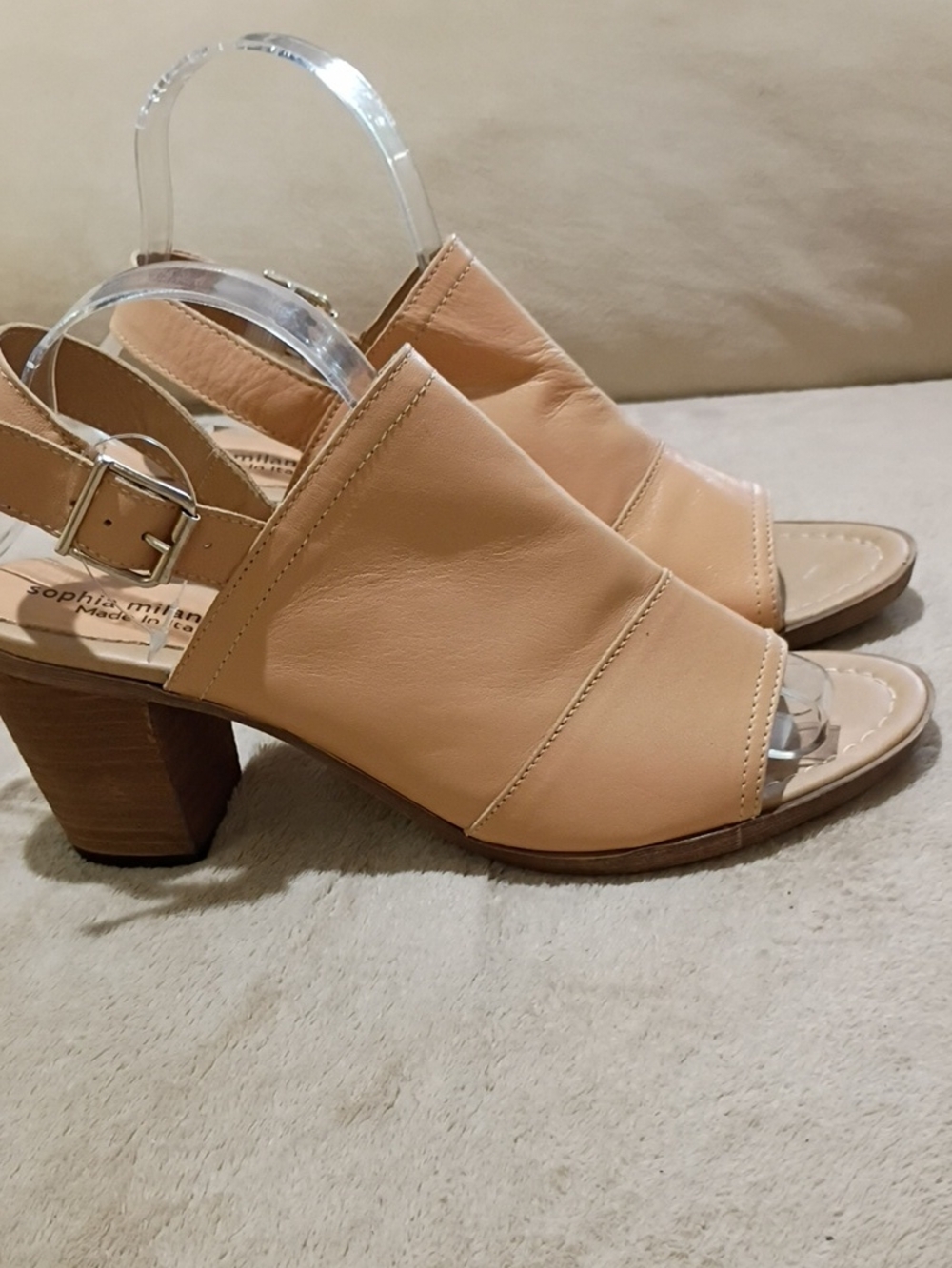 NWT.Tan Leather Block Heel Sandals - Picture 5 of 9
